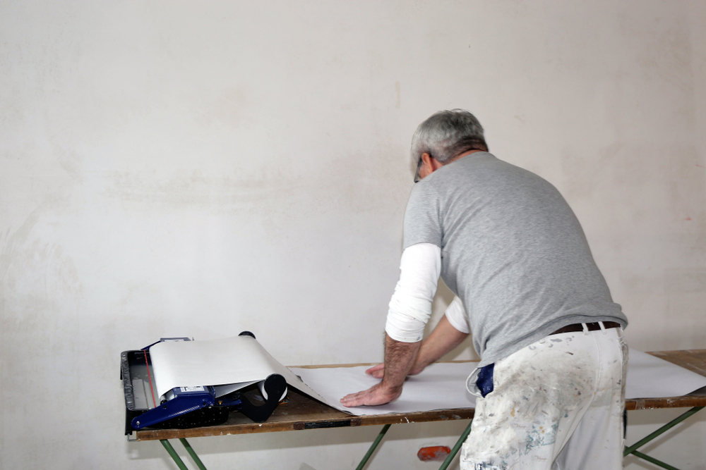 Renovlies aanbrengen in Zeist. Ontdek de materialen en beste techniek om te behangen met renovlies behang.